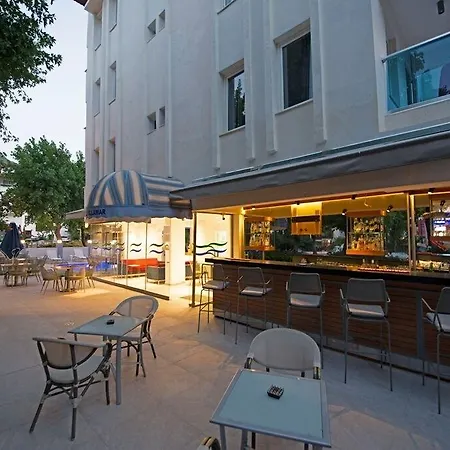 Villamar Szálloda İçmeler